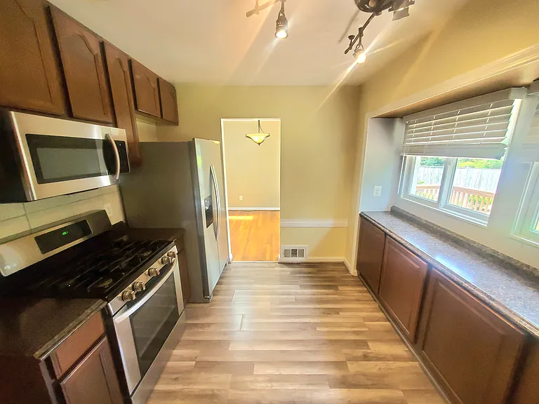 4517 Mayfield Dr — Photo 10