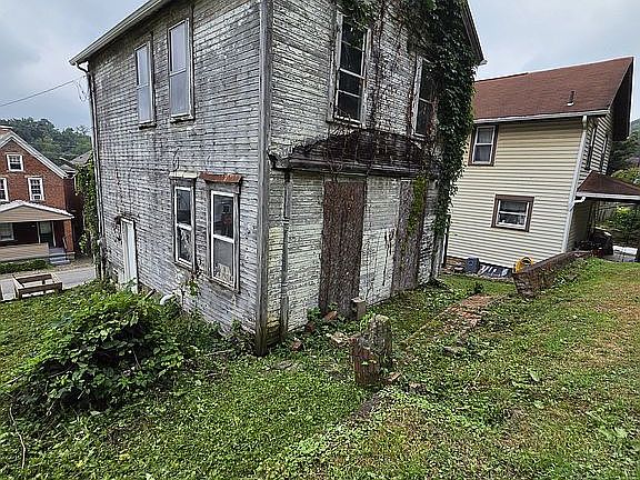 3rd image of 1156 Washington St