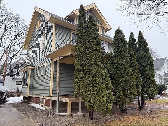 2nd image of 84 Stratford Park