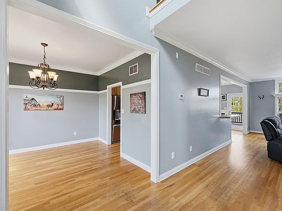 4th image of 132 Drake Ln