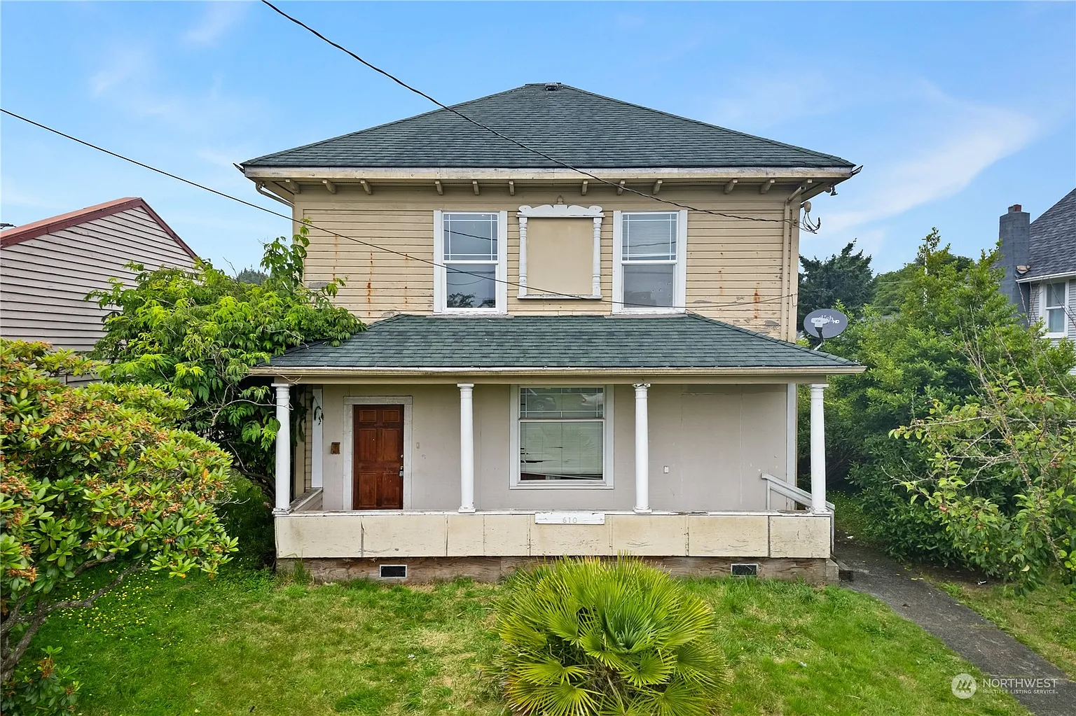 610 E 1st Street photo 1