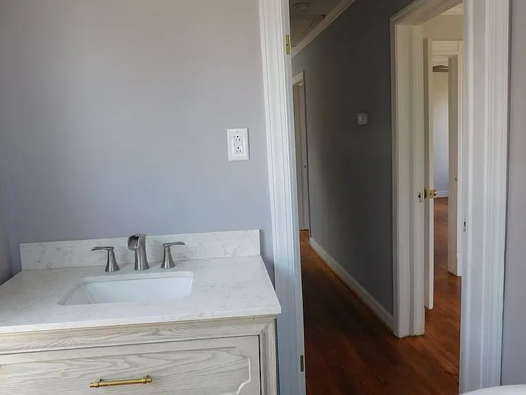 304 Avenue A — Photo 9