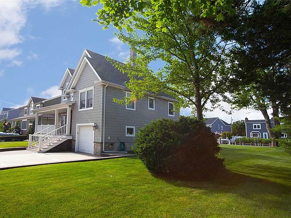3rd image of 8 Iroquois Pl