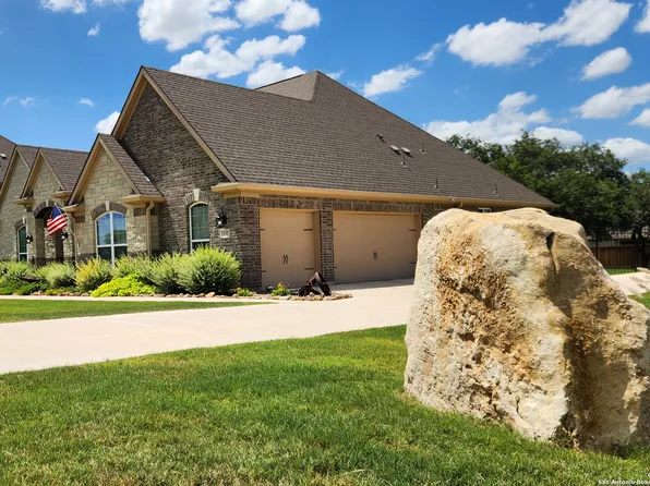 137 Wagon Ln, Castroville, TX 78009