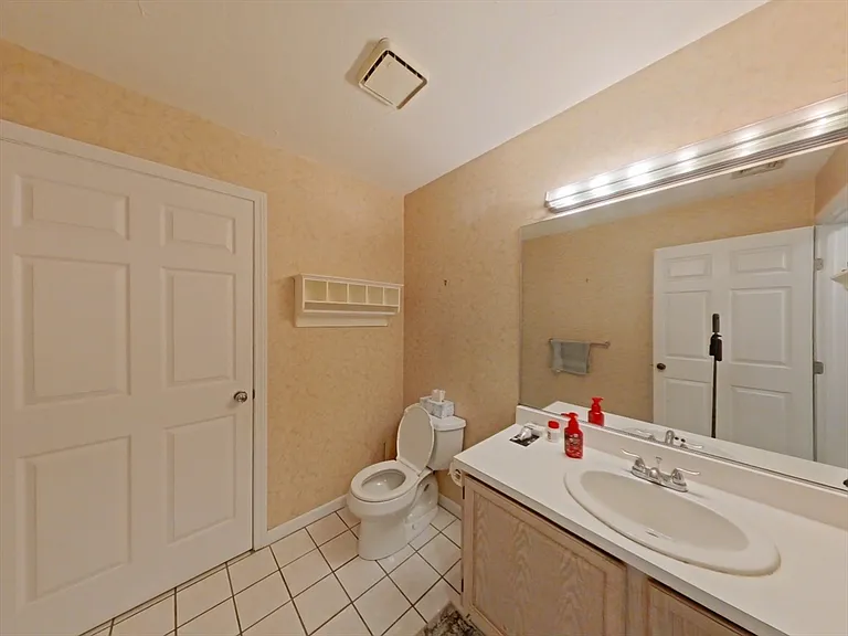 85 E Squantum St #11 — Photo 9