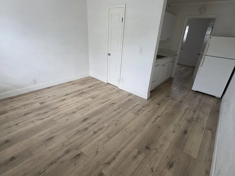539 NW 1st Ave #7 — Photo 7