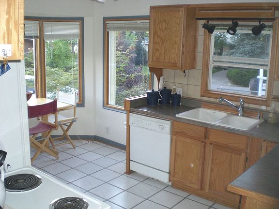 Kitchen w/Breakfast Nook