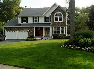 40 Mia Ct, Warwick, RI 02886