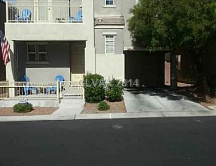 Corcoran St — Photo 1