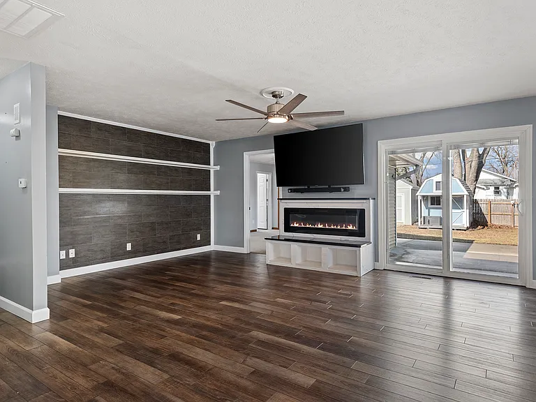 617 E Chestnut St — Photo 4