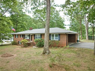 7950 E Holly Grove Rd, Thomasville, NC, 27360