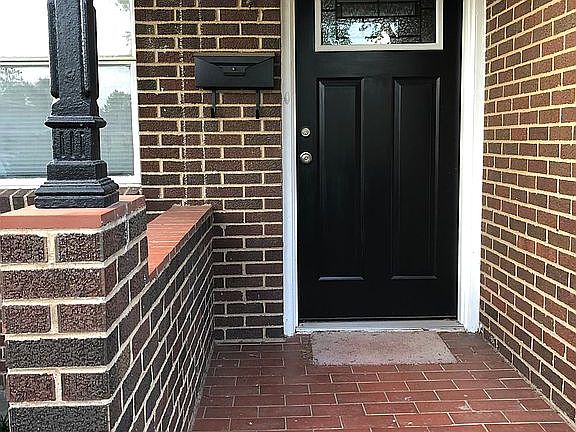 2nd image of 303 E Rio Grande St