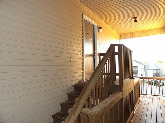 5th image of 35 Ashwood Ct #20