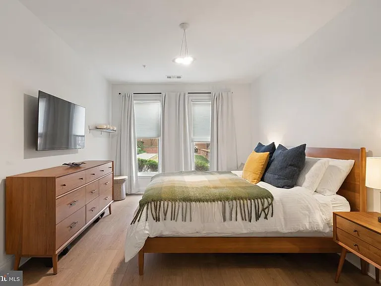 1115 Cameron St #101 — Photo 10