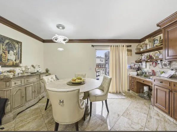 1372 East 66th Street image 4 of 15