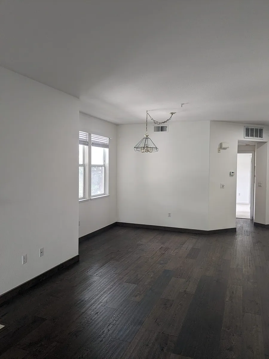 big living room - 905 Sunrose Ter #201