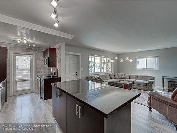 5th image of 701 SE 7th Ave APT 1