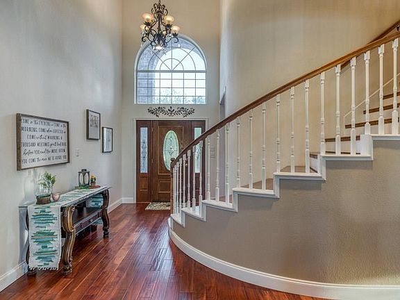 4th image of 523 Becky Ln