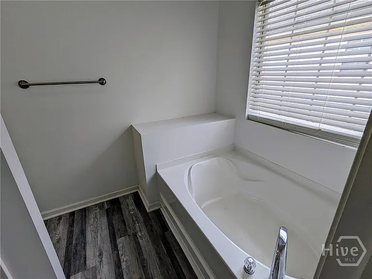 89 Carlisle Ln — Photo 12
