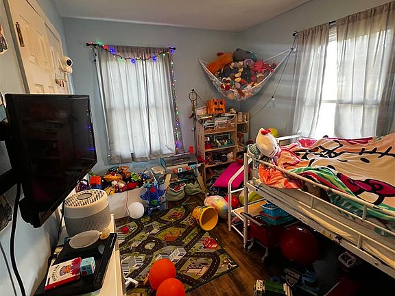 4th image of 8991 Morgantown Rd