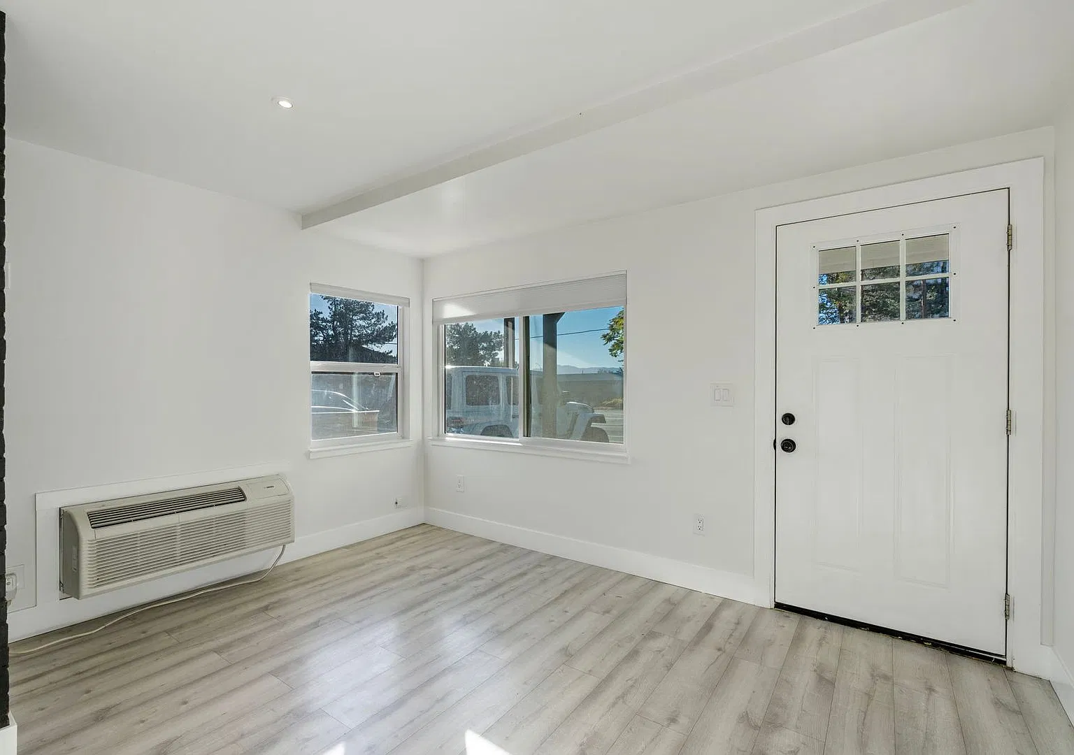 903 W 7th Street — Photo 3