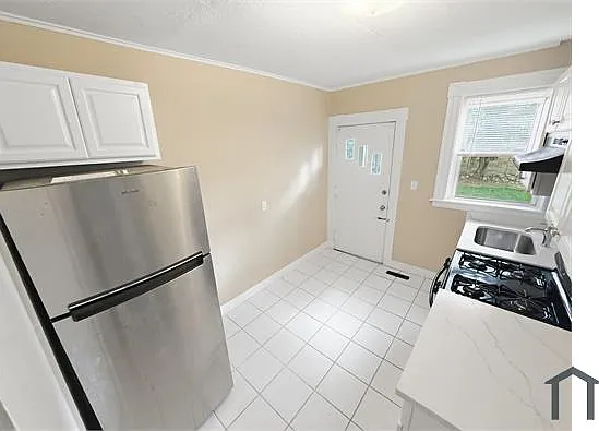 Studio, $1,675 — Photo 2