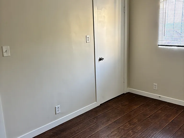 9427 S Broadway #5 — Photo 5