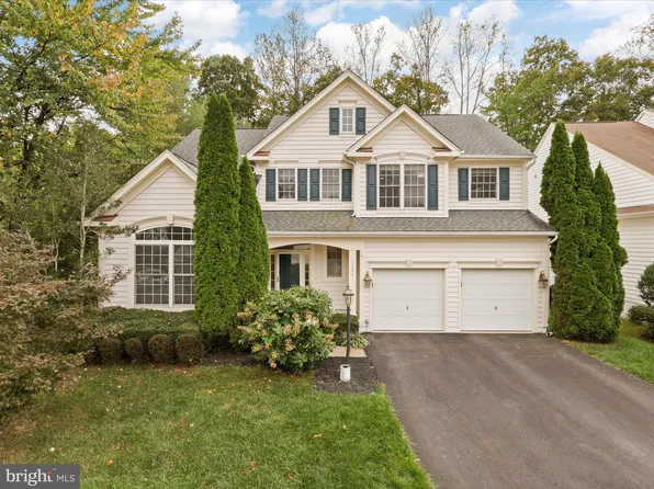 13044 Pilgrims Inn Dr, Woodbridge, VA 22193