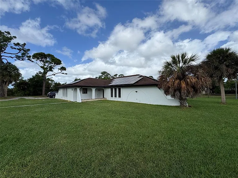 900 Crestwood Rd — Photo 35