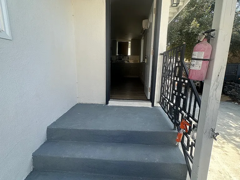 1220 W Shorb St #B — Photo 8