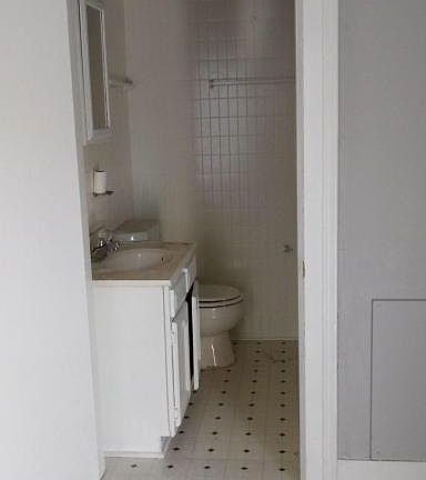 5th image of 2334 Washington Ave