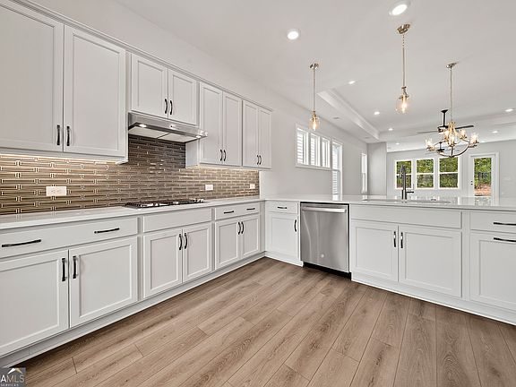 2nd image of 158 Catalina Ct