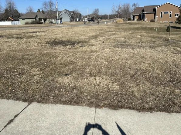 320 Stoneridge Ln NE, Owatonna, MN 55060