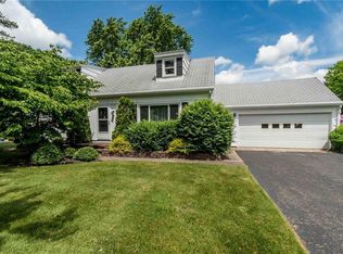 38 Shadmore Dr, Rochester, NY 14626