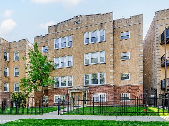 2nd image of 6115 N Claremont Ave APT 1S