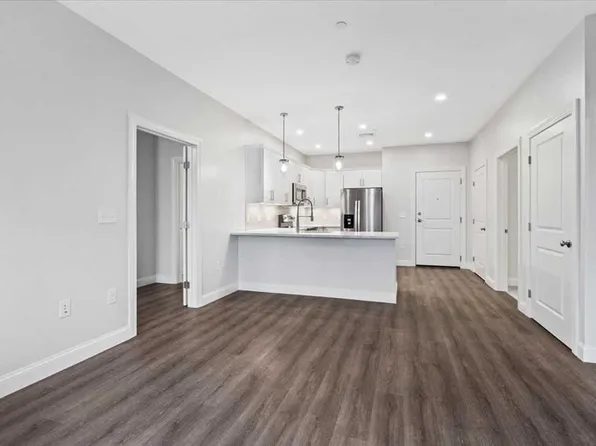 3208 Briarwood Vlg #3208, Clinton, MA 01510