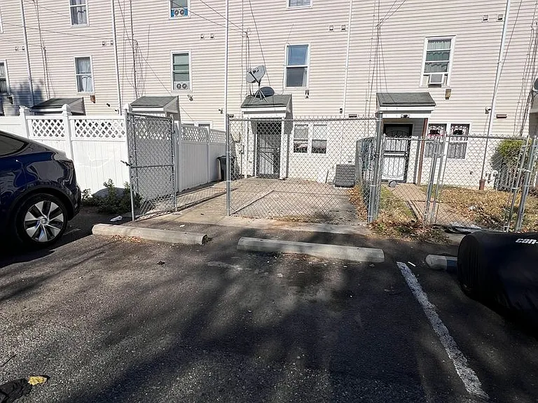 1610 W Diamond St — Photo 5
