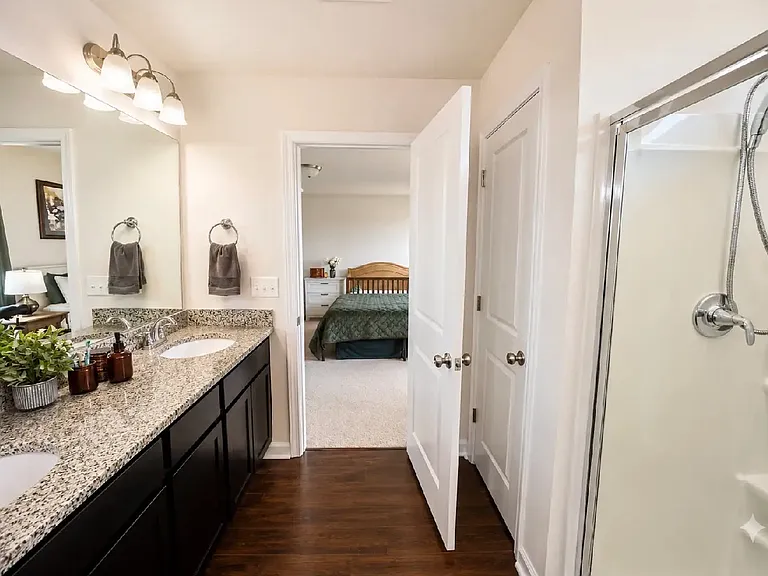 1136 Crescent Moon Loop — Photo 3