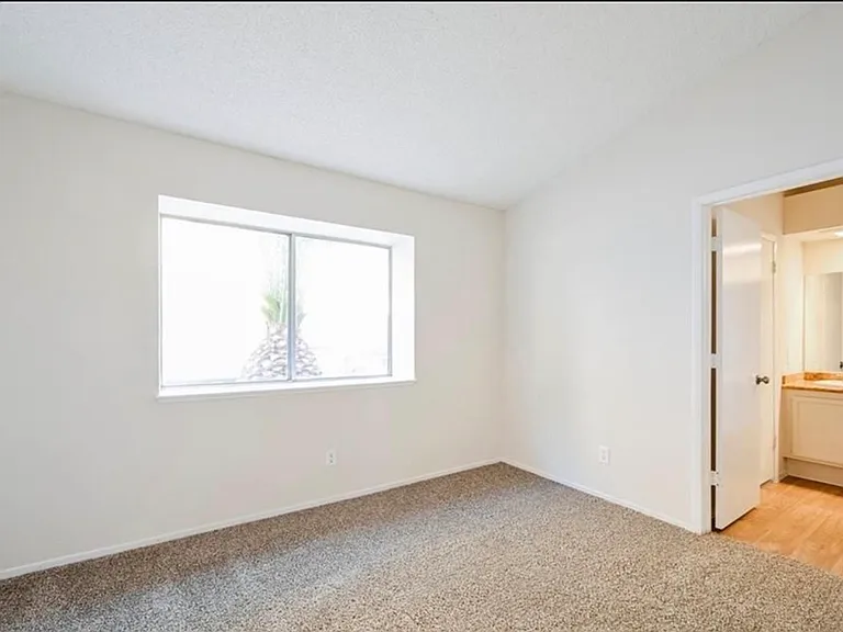 4405 McBride Dr — Photo 7