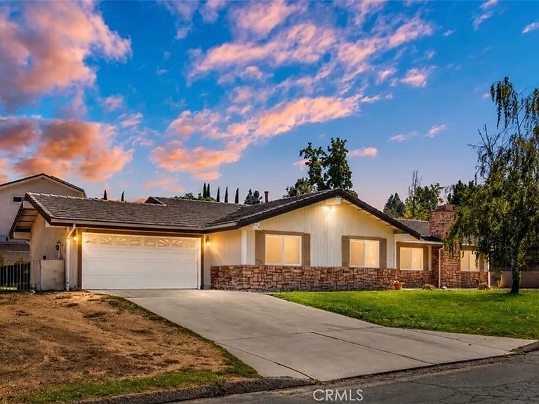 13445 Oak Mesa Dr — Photo 2