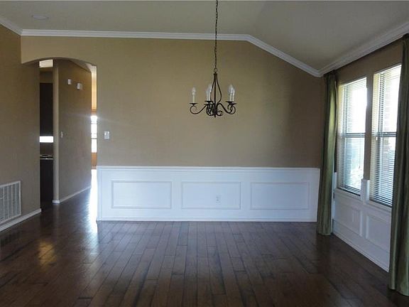 4th image of 1011 English Ivy Dr
