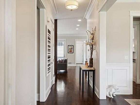 5th image of 840 Woodward Ave