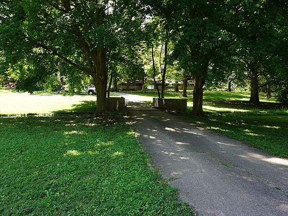 3rd image of 3123 W Fairview Rd