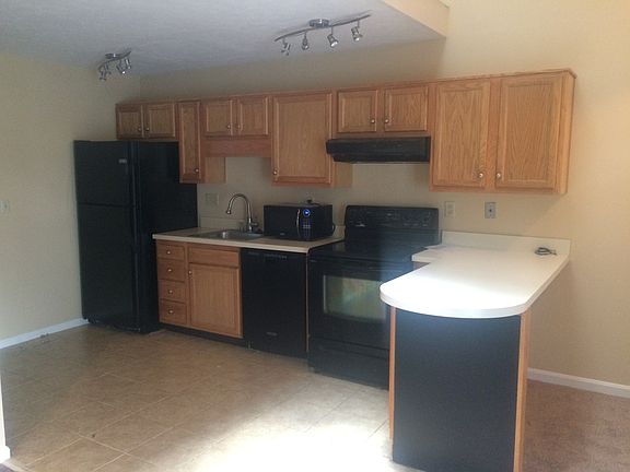 3rd image of 2730 Hollywood Ter APT 18
