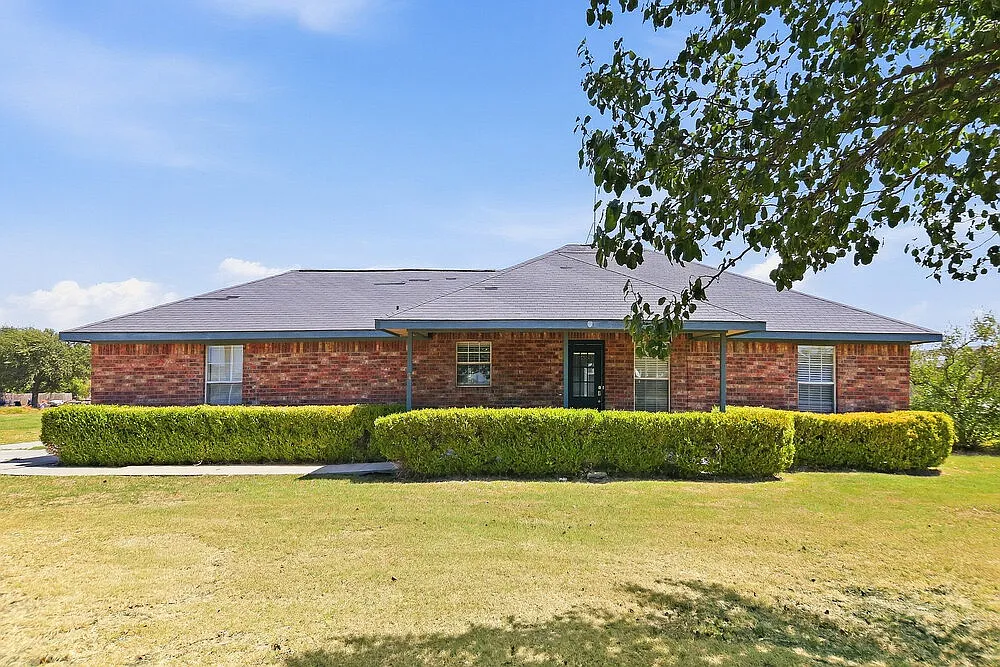 3 bed, 2.0 bath, 1687 sqft, $1,750 — Photo 1