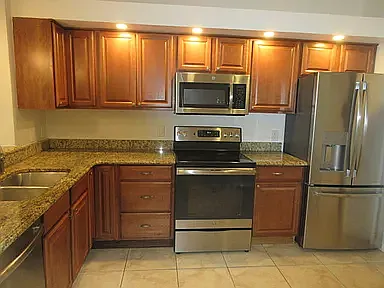 443 Hamptoncrest Cir #103 — Photo 2