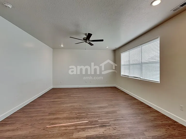 1328 E White St — Photo 8