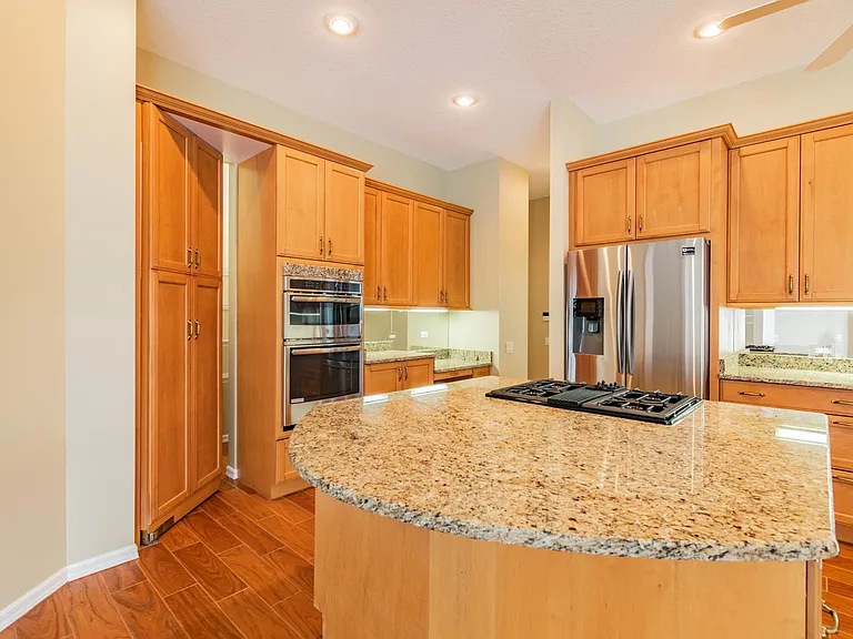10559 Greencrest Dr — Photo 17