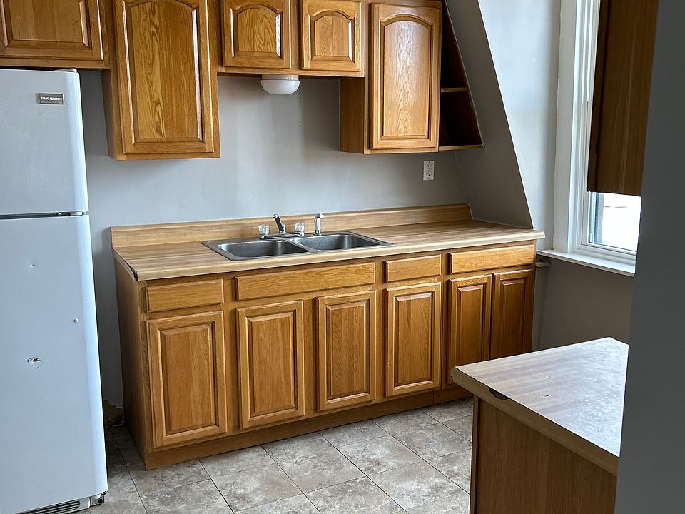 1st image of 2111 Seneca St APT 3
