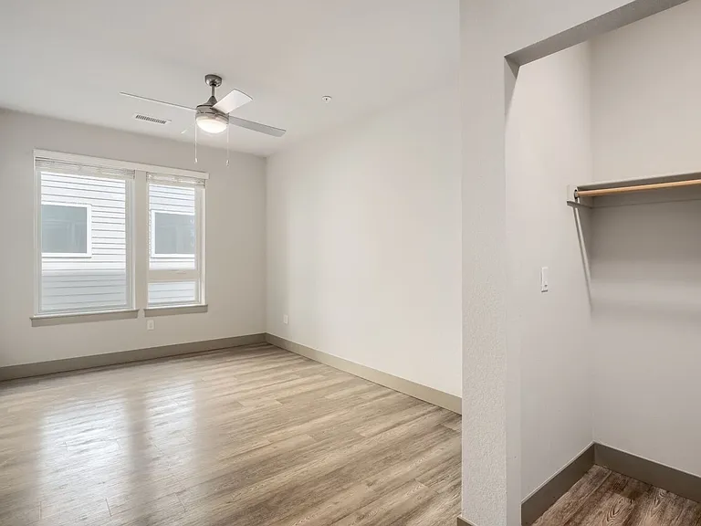 4923 King St — Photo 40
